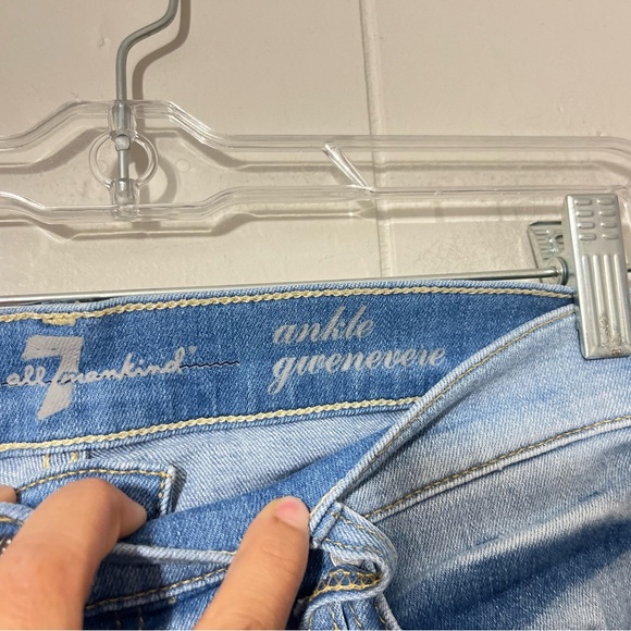 7 For All Mankind Women's Jeans Gwenevere Sz 32 Distressed - Picture 4 of 11